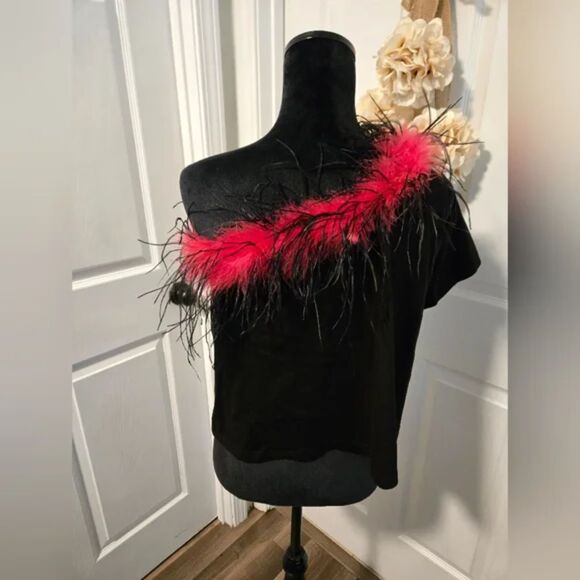 NWT Queen of Sparkles Black and Red Feathered One Arm Top - XS - Picture 2 of 5